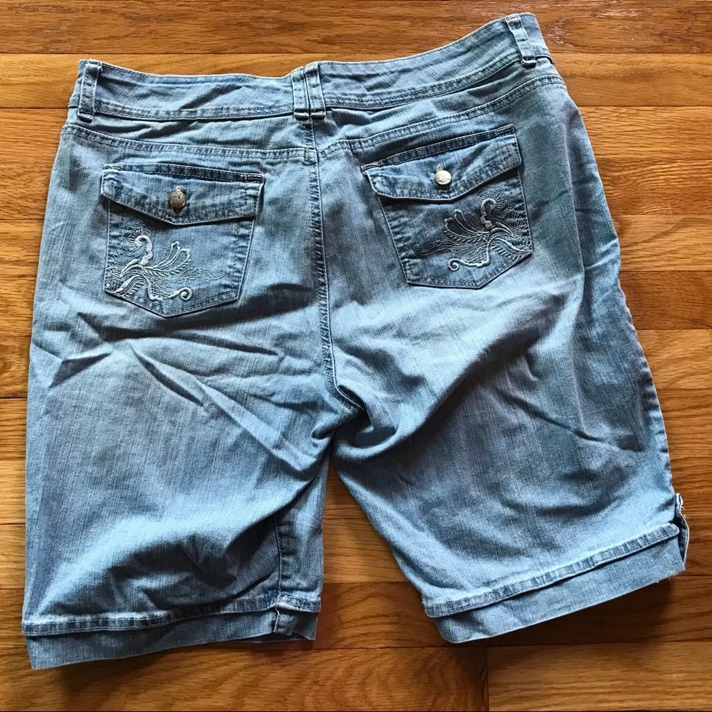 🌀🌀🌀 Denim Bermuda Shorts 🌀🌀🌀 - Picture 3 of 6